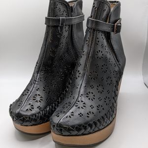 Artesanias Camilla Heeled Boots SZ 9.5